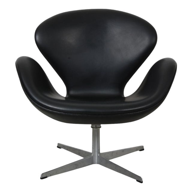 Vintage Swan Chair in Black Leather by Arne Jacobsen, 1960s For Sale
