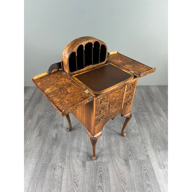 Brown 20th Century Queen Anne Desk in Walnut Burl Veneer For Sale - Image 8 of 13
