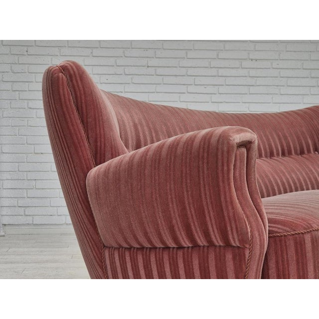 Danish Curved 3-Seater Sofa in Salmon Pink Furniture Velour, 1960s For Sale - Image 12 of 18