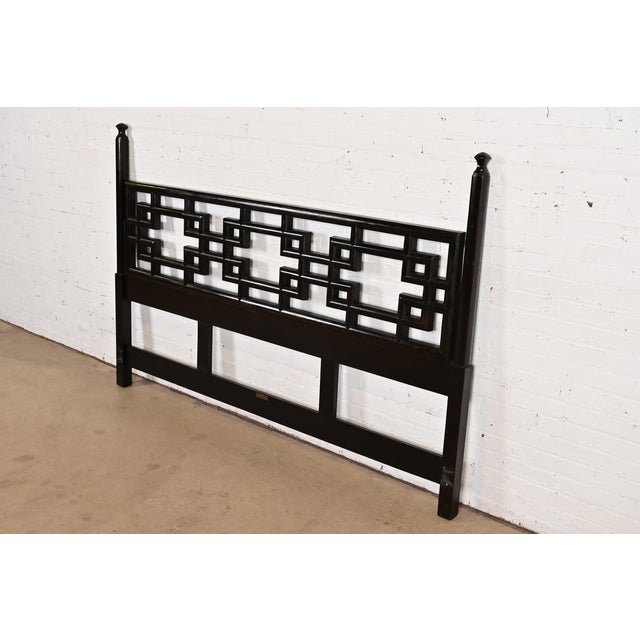 Mid-Century Modern John Widdicomb Mid-Century Hollywood Regency Chinoiserie Black Lacquered King Size Headboard, 1950s For Sale - Image 3 of 9