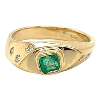 Natural Emerald 18k Gold Bezel Set and Floating Round Diamond Ring Size 6.25 For Sale