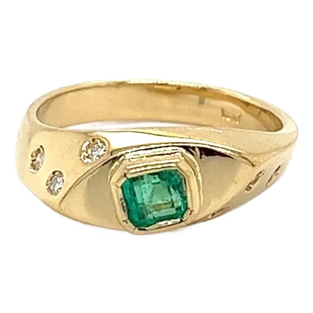 Natural Emerald 18k Gold Bezel Set and Floating Round Diamond Ring Size 6.25 For Sale