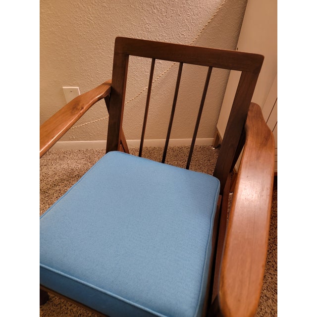 Mid-Century Modern Lounge Chair For Sale - Image 4 of 4