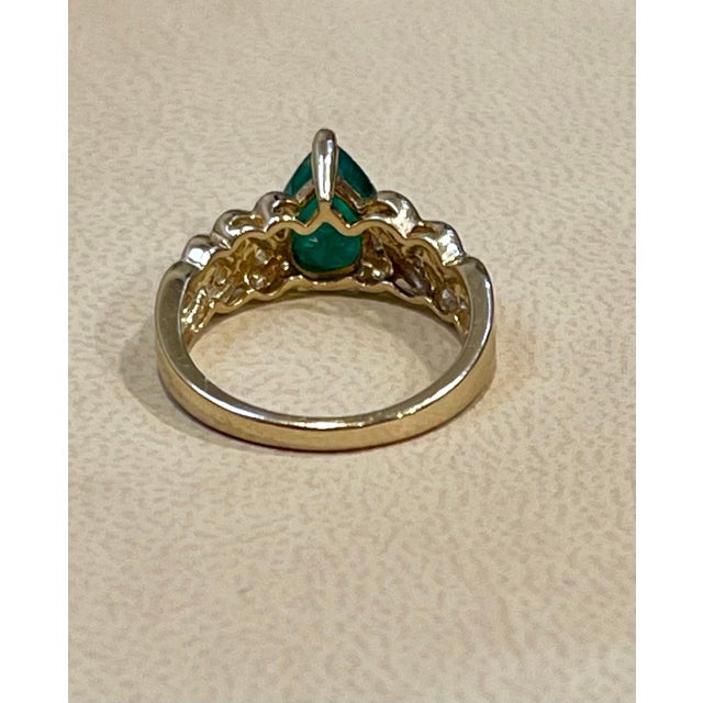 1.42 Carat Pear Cut Natural Emerald Ring 14 Karat Yellow Gold For Sale - Image 4 of 8