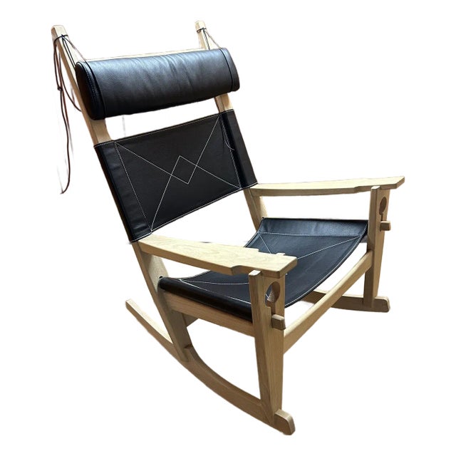 1960s Ge 673 Keyhole Rocking Chair in White and Black Leather Attributed to Hans Wegner For Sale
