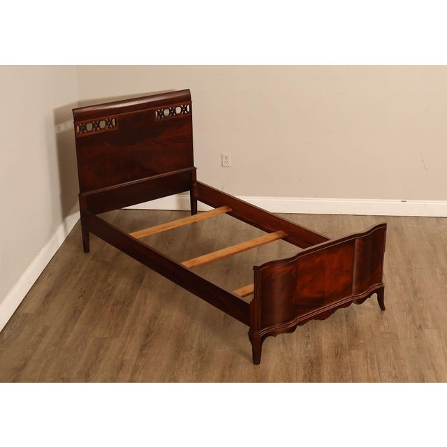 American Pair of Vintage Flame Mahogany Twin Beds with Pierced Headboards, Circa 1940s For Sale - Image 3 of 18