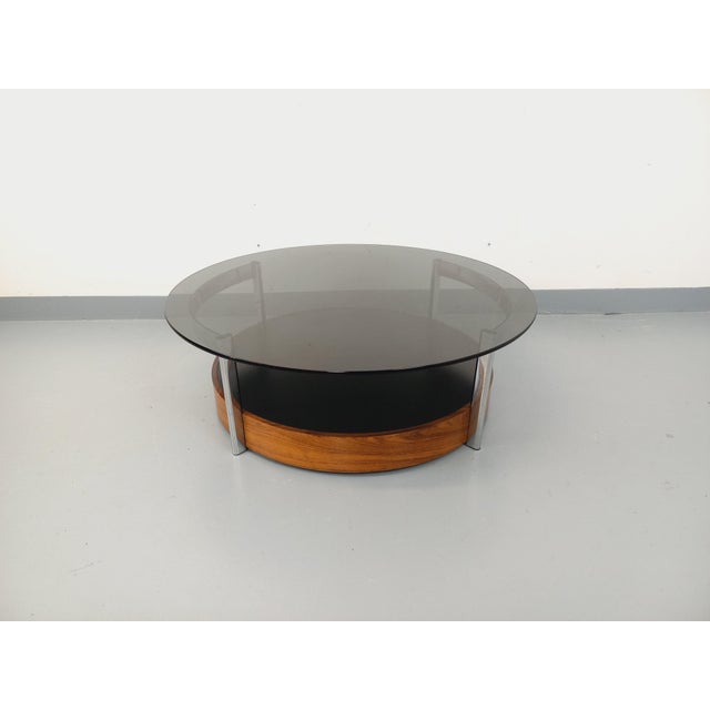 Vintage round coffee table from the 1960s/70s, superb design with a magazine rack, made of curved teak, chrome-plated...