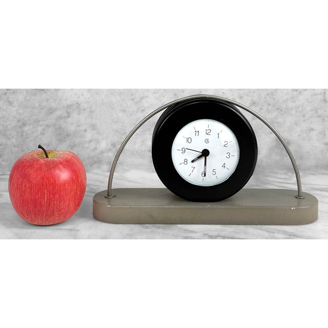 A Streamline Art Deco Italian Alabaster Mantle Clock, c. Mid 20th Century - Italian Alabaster Stone Base with Sculptural...