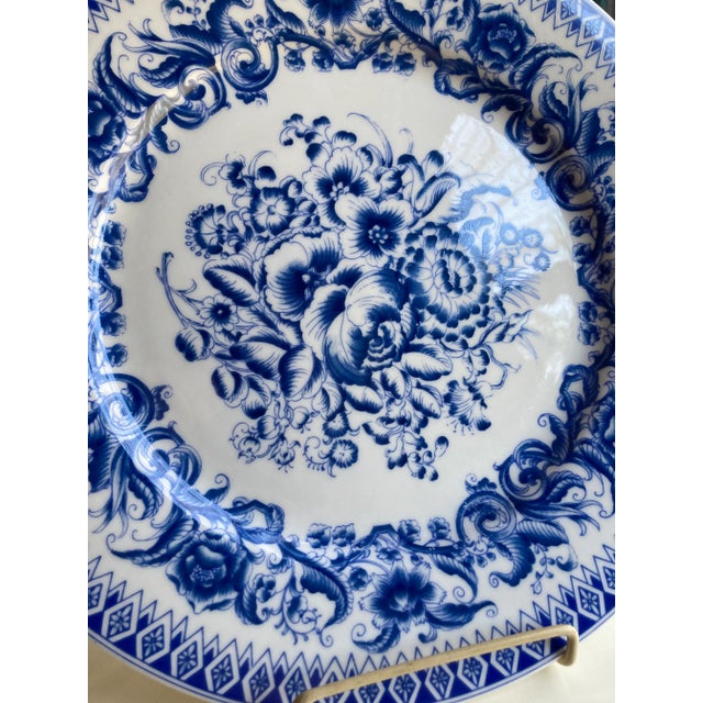 Contemporary Contemporary Blue & White Porcelain Floral Design Decorative Plate For Sale - Image 3 of 6