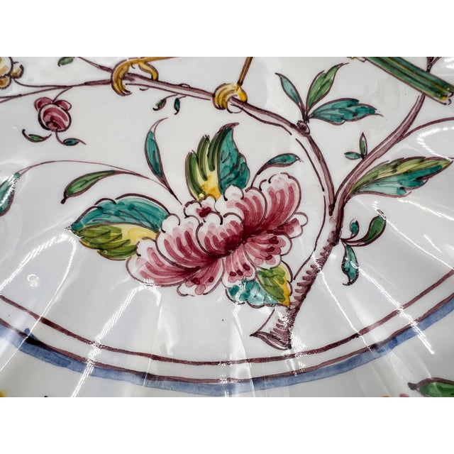 Vintage Outeiro Águeda Portuguese Hand-Painted Bird of Paradise Scalloped Bowl – French Country, Folk Art For Sale - Image 11 of 13