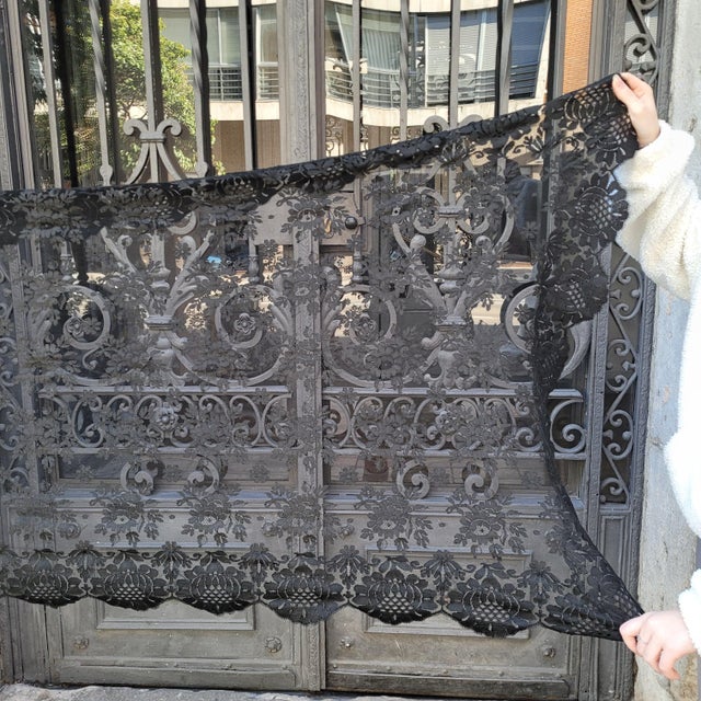 Textile Black Lace and Tulle Mantilla, Spain, 1930s For Sale - Image 7 of 18