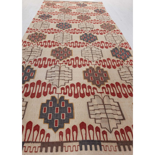 Mid-Century Modern "Sanguifolia" Contemporary Flatweave Geometric Beige Carpet by Doris Leslie Blau For Sale - Image 3 of 8