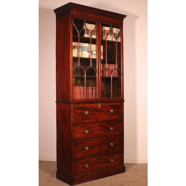 Superb English mahogany bookcase from the end of the 18th century circa 1780 with a secretary Very beautiful English work...