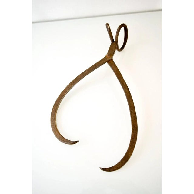 Early 20th Century Antique Vintage Industrial Hand-Forged Cast Iron Ice Block Tongs For Sale - Image 5 of 9