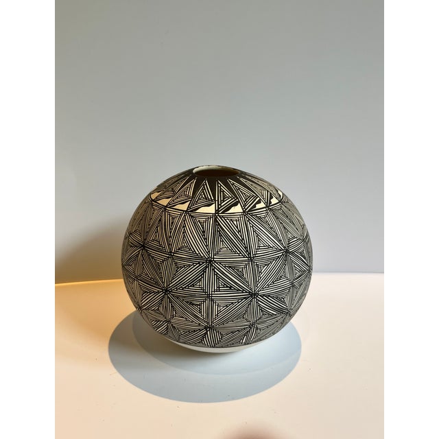20th Century Mid Sized Signed Acoma Pueblo Vase by Lydia H. Ray ("Lee") For Sale In Seattle - Image 6 of 6