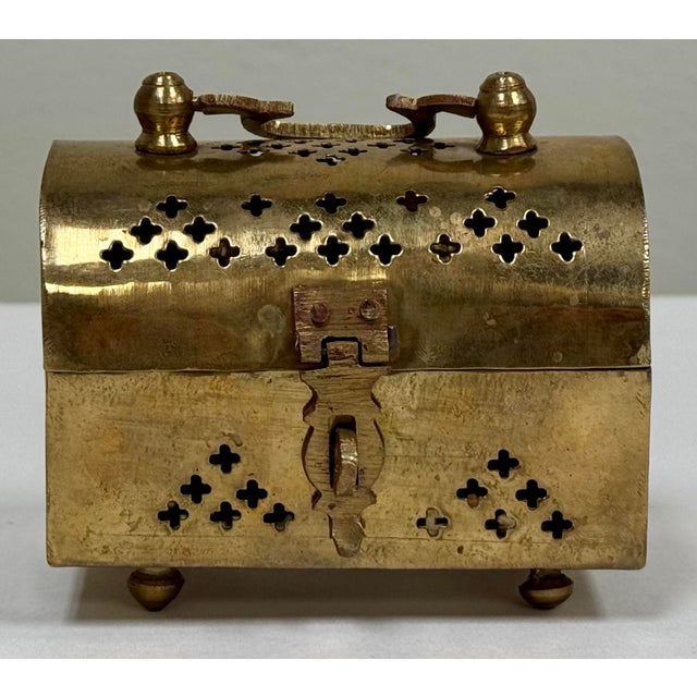 Vintage Domed Brass Cricket Box on Ball Feet For Sale - Image 4 of 10