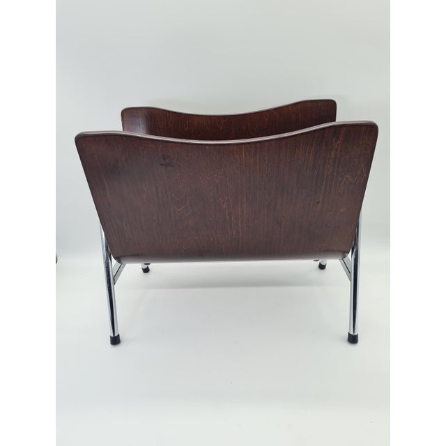 1970s Mid-Century Modern Magazine Rack in Bent Plywood and Chrome, 1960s For Sale - Image 5 of 10