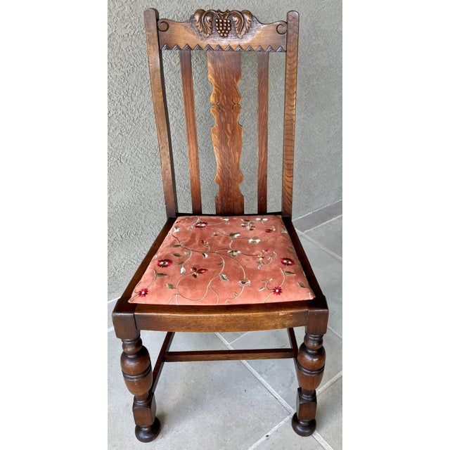 Early 20th-Century English Oak Jacobean-Style Carved Grape Fiddleback Chair With Drop-in Seat For Sale - Image 9 of 12