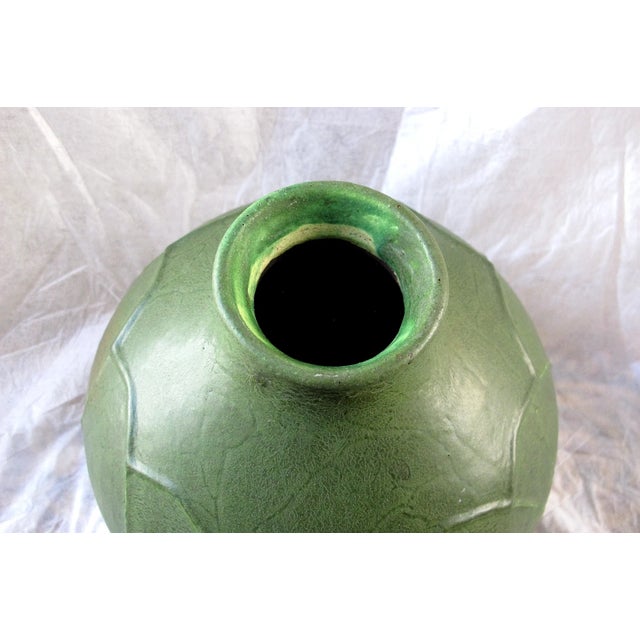 Grueby Faience Company Antique 1904 Grueby Pottery Boston Matte Green Carved Leaves Vase - Artist Signed Fg For Sale - Image 4 of 9