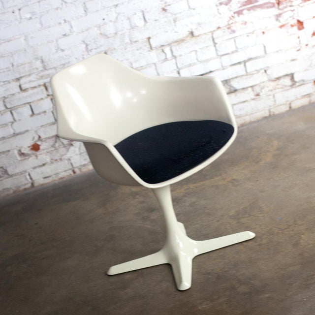 Awesome Mid-20th Century MCM or Mid Century Modern Burke Tulip armchair No. 116 is comprised of a white fiberglass armed...