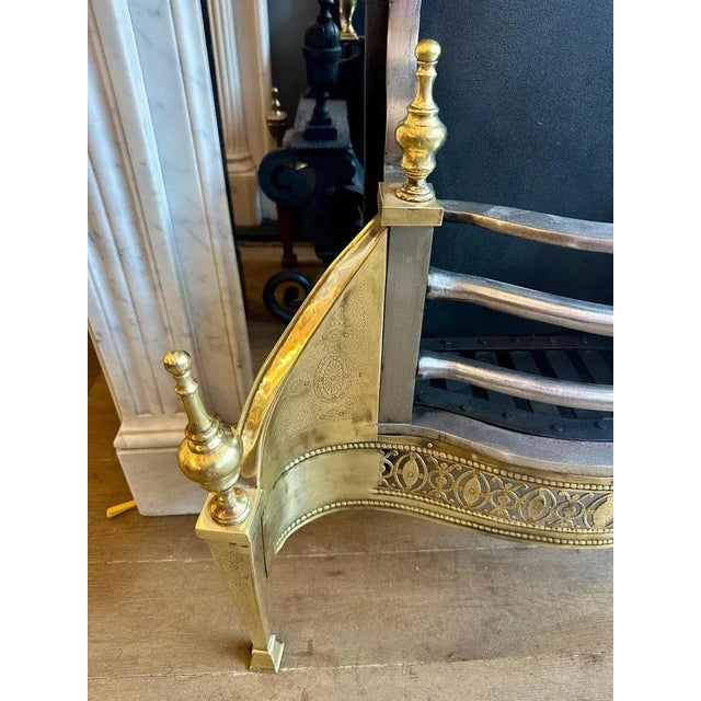 Gold Antique English Fire Grate in Engraved Brass and Polished Steel, 1860 For Sale - Image 8 of 11
