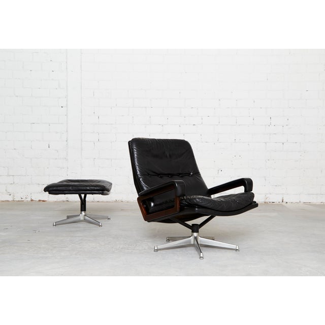 An exceptionally beautiful lounge chair by Strässle from the 1960s. Designed by the French furniture designer Vandenbeuck....
