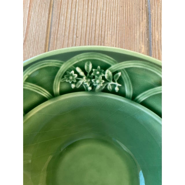 Bordallo Pinheiro Pair of Vintage Green Majolica Bordallo Pinheiro Bowls From Portugal For Sale - Image 4 of 10