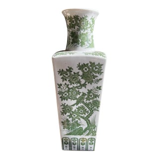 1970s Green and White Asian Style Detailed Ceramic Vase With Stand For Sale