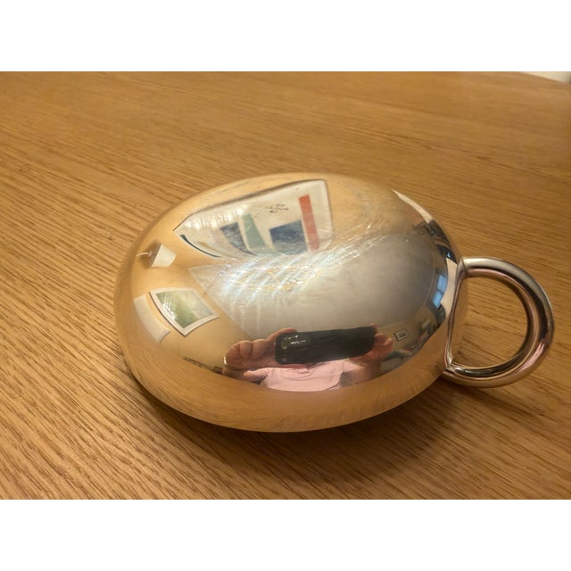 This medium silver plated Vertigo bangle bowl with single handle is perfect for serving snacks like nuts, olives or candy...