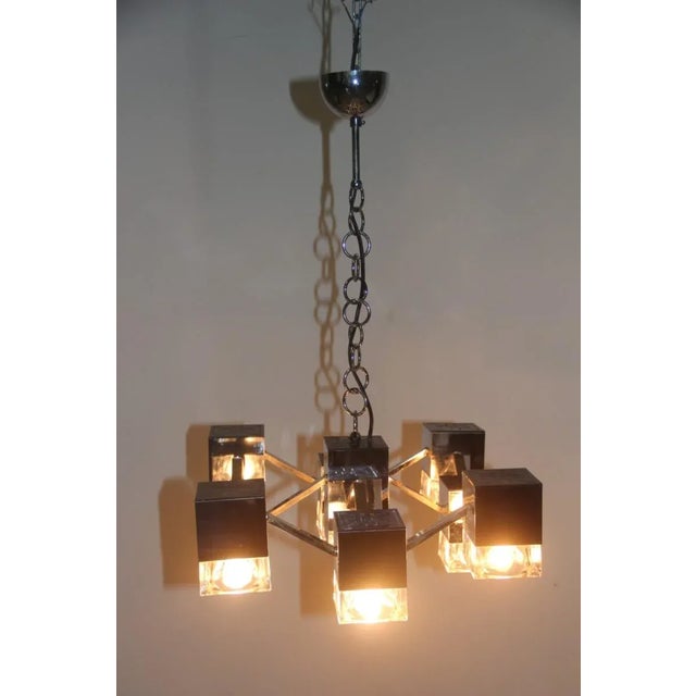 This chandelier by Gaetano Sciolari is made of chromed metal. The cubic design was produced in Italy in the 1970s. Up to...