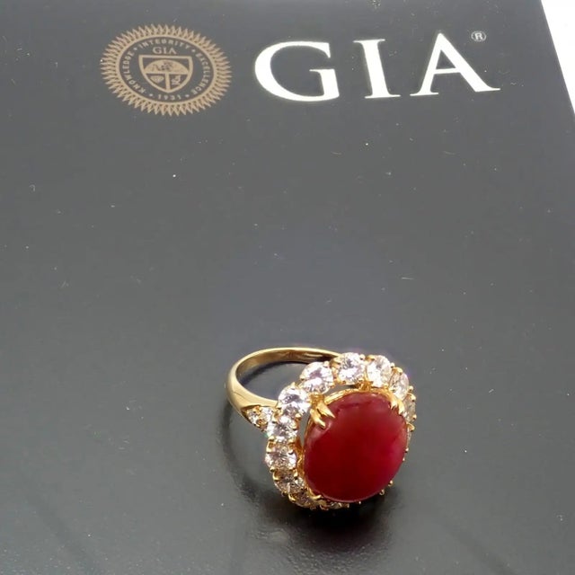 1960s Van Cleef & Arpels Large Cabochon Burmese No Heat Ruby Diamond Gold Ring Gia, Size 6 For Sale - Image 12 of 15