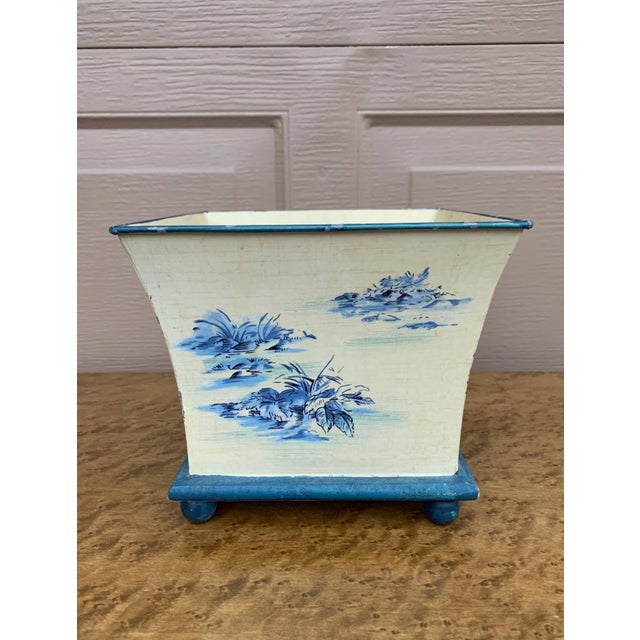 French Provincial Blue and White Tole Country-Life Cachepot For Sale - Image 4 of 5