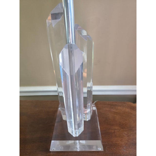 Transparent Mid 20th Century Mid-Century Modern Glacier Skyscraper Lucite Table Lamp For Sale - Image 8 of 10