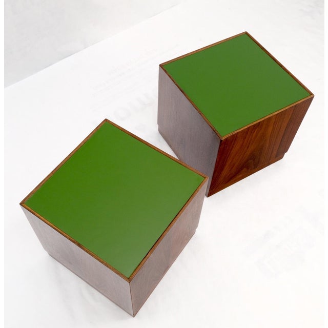 Mid-Century Modern Pair of Cube Shape Walnut Mid-Century Modern End Side Occasional Tables Stands For Sale - Image 3 of 12