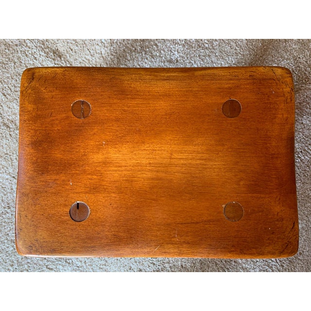 Farmhouse Mid 20th Century Cushman Colonial Creations Maple Cricket Stool No. 9038 Mid-Century For Sale - Image 3 of 6