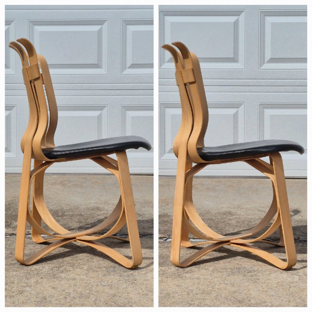 1990s 1993 Frank Gehry for Knoll Bentwood Maple “Face Off” Dining Table & 2 “Hat Trick” Dining Chairs - Set of 3 For Sale - Image 5 of 13