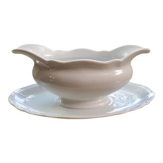 1925-1939 Hutschenreuther Selb Lhs Bavaria Germany Rare Favorit Pattern White Porcelain Gravy Boat With Attached Underplate Dish For Sale