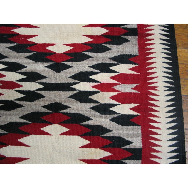 Early 20th Century 1930s Gray Medallion Antique American Navajo Rug 2' 10"x 4' Flatweave Wool Carpet For Sale - Image 5 of 7