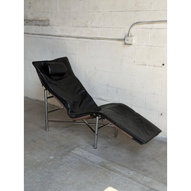 Mid-Century Modern Vintage Scandinavian Black Leather Chaise Lounge Chair Mid Century Modern For Sale - Image 3 of 10
