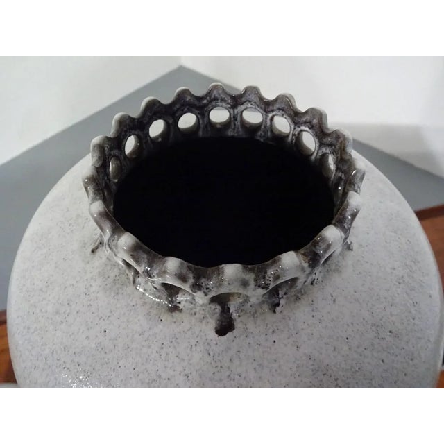 Vintage White Ceramic Vases by Hans Welling for Ceramano, 1960s, Set of 5 For Sale - Image 17 of 18