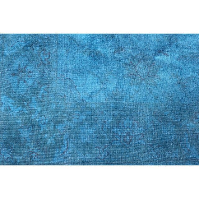 This Turkish Oushak with a classical composition in blue. The classical design with both and flowers can be seen through...