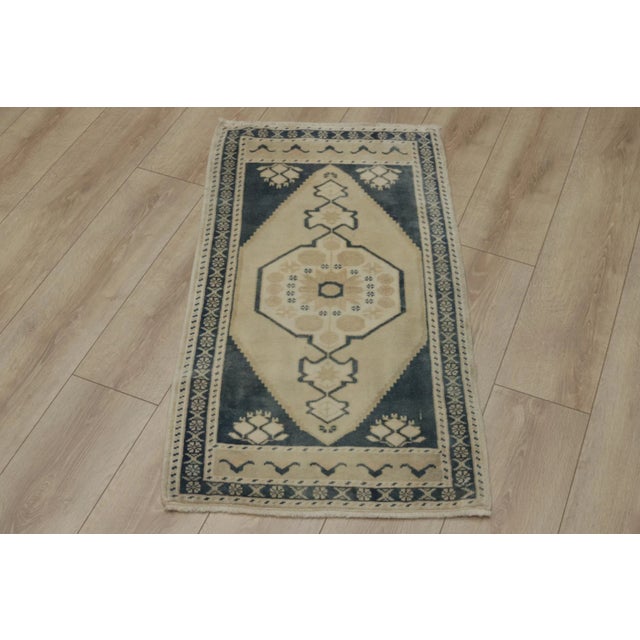 Beige 1980s Turkish Blue Handmade Oushak Rug For Sale - Image 8 of 8