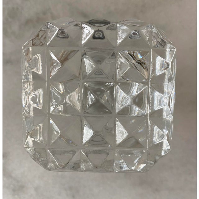 Transparent Vintage Sqaure Cut Crystal Glass Decanters With Diamond Point Pattern - Set of 3 For Sale - Image 8 of 13