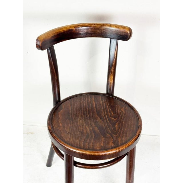 - partly refurbished - some signs of use - sturdy and stable - Heigh of seat 46 cm This piece is attributed to the...