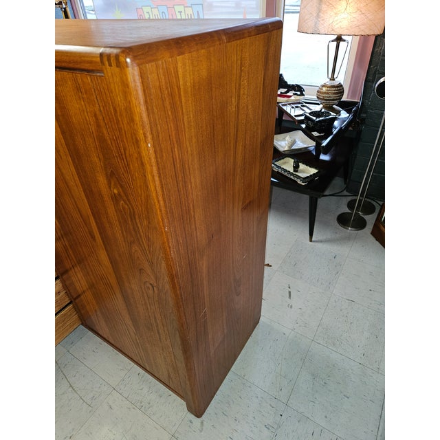 Wood 1960s D-Scan Dresser Set. 12 Drawer LowBoy and Gentlemans Dresser Set, 2 Pieces For Sale - Image 7 of 9