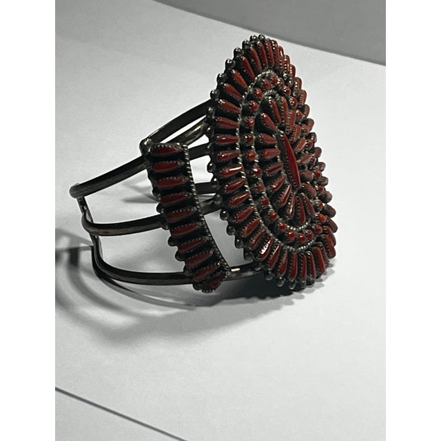 1950s 1950s Native American Zuni, Mediterranean Coral Sterling Silver Cluster Cuff For Sale - Image 5 of 9