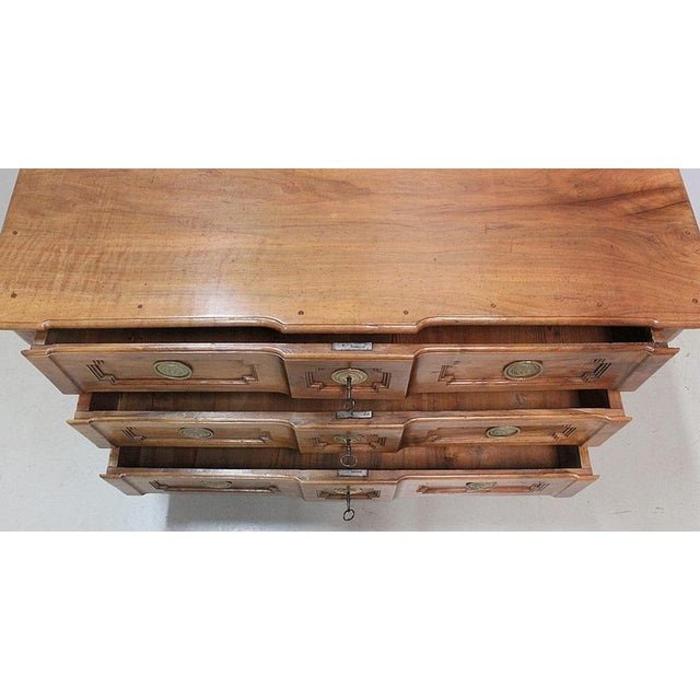 Louis XV / Louis XVI Transition Chest of Drawers in Solid Blonde Walnut, 18th Century For Sale - Image 14 of 18