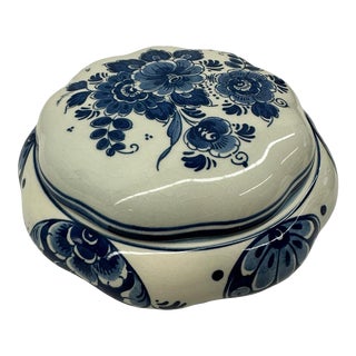 Late 20th Century Delft Blue and White Covered Large Trinket Bowl For Sale