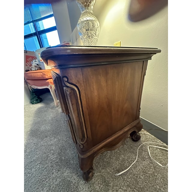 Vintage Drexel Heritage Brittany Collection Louis XV French Provincial Nightstand End Tables (Pair) For Sale - Image 10 of 17
