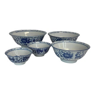 Vintage Chinoiserie Blue & White Nestling Serving Bowl Set - 5 Pieces. For Sale